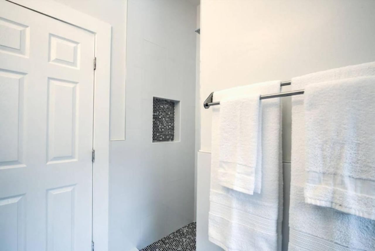 Miraculously Modern In A Vintage Shell Midtown Apartment Memphis Bagian luar foto