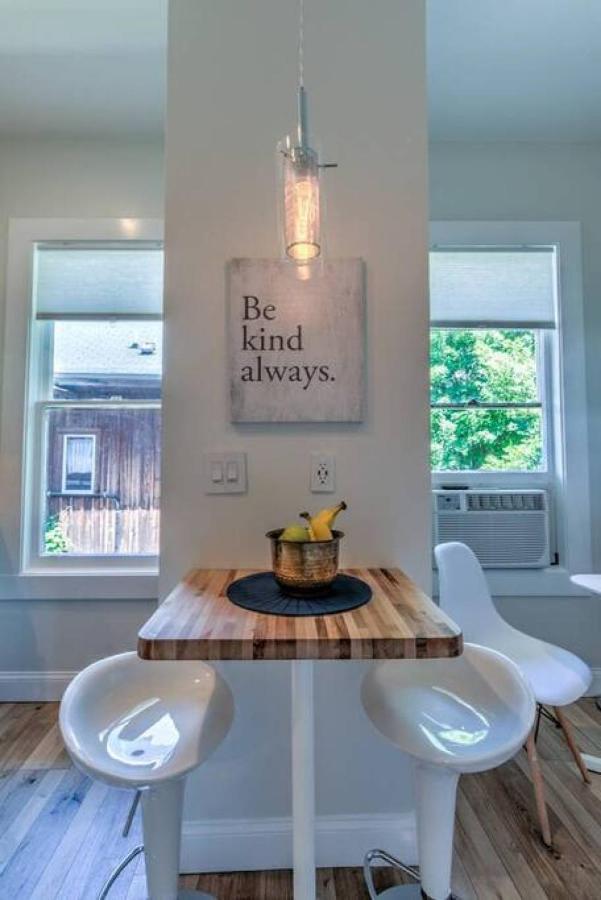 Miraculously Modern In A Vintage Shell Midtown Apartment Memphis Bagian luar foto