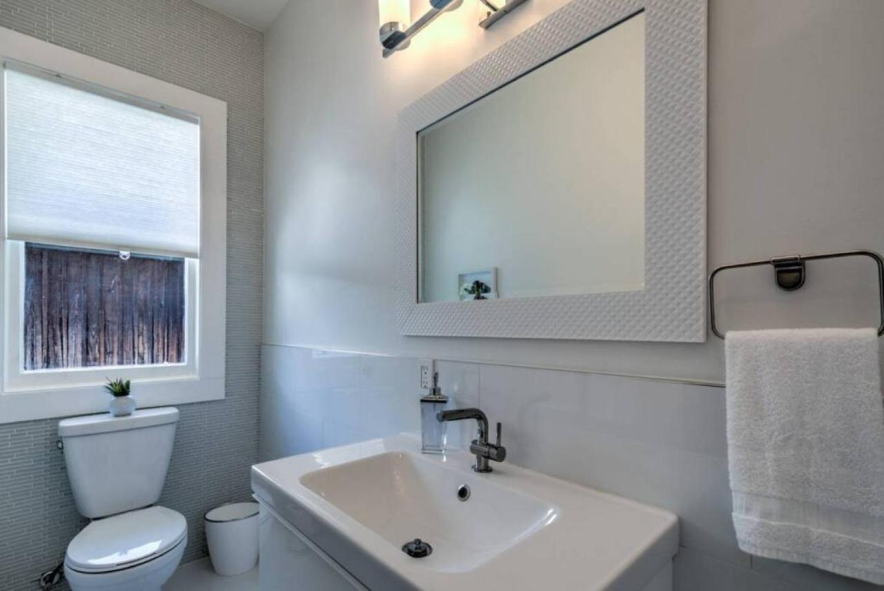 Miraculously Modern In A Vintage Shell Midtown Apartment Memphis Bagian luar foto