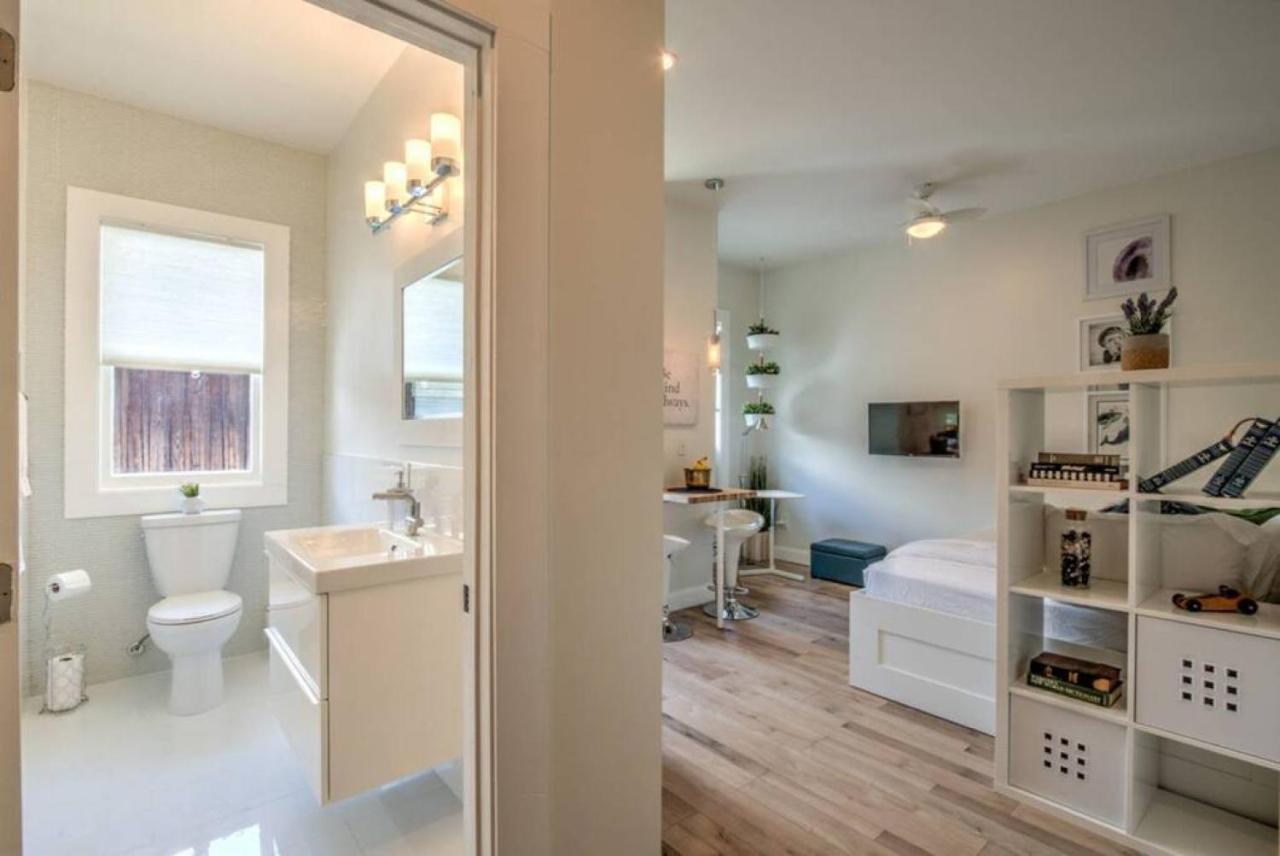 Miraculously Modern In A Vintage Shell Midtown Apartment Memphis Bagian luar foto