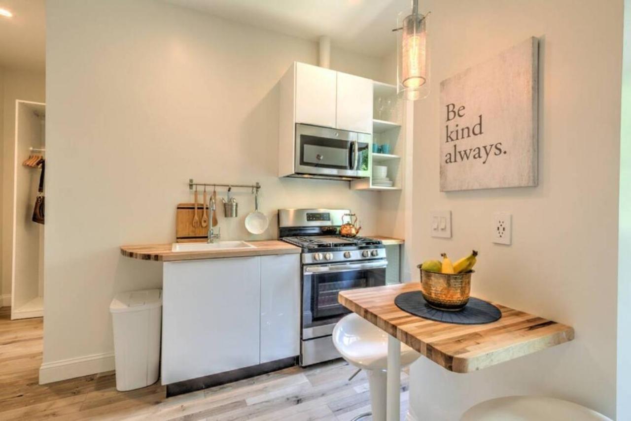 Miraculously Modern In A Vintage Shell Midtown Apartment Memphis Bagian luar foto